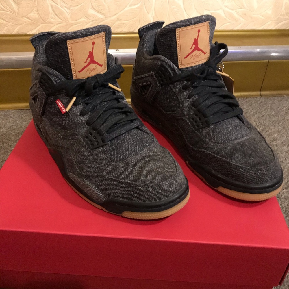 Jordan Retro 4 Levi Collab
